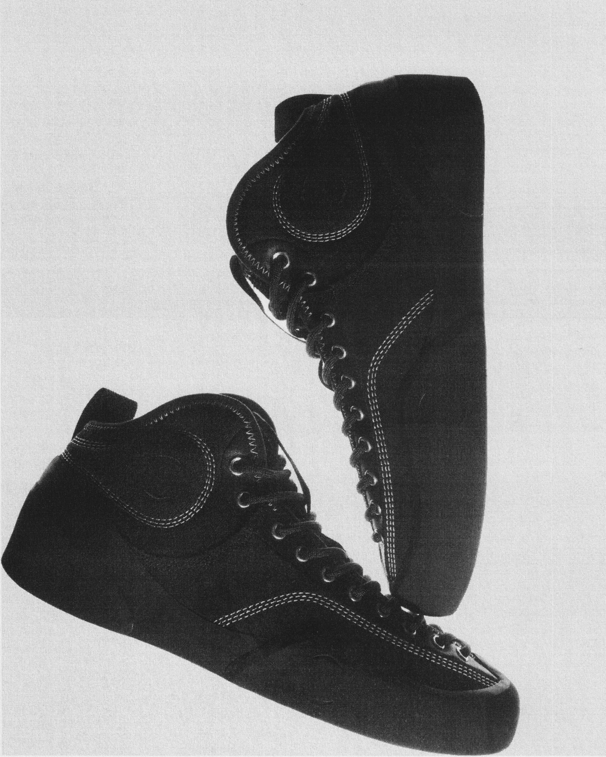 Village 1PM Mid-top skate shoe in Black